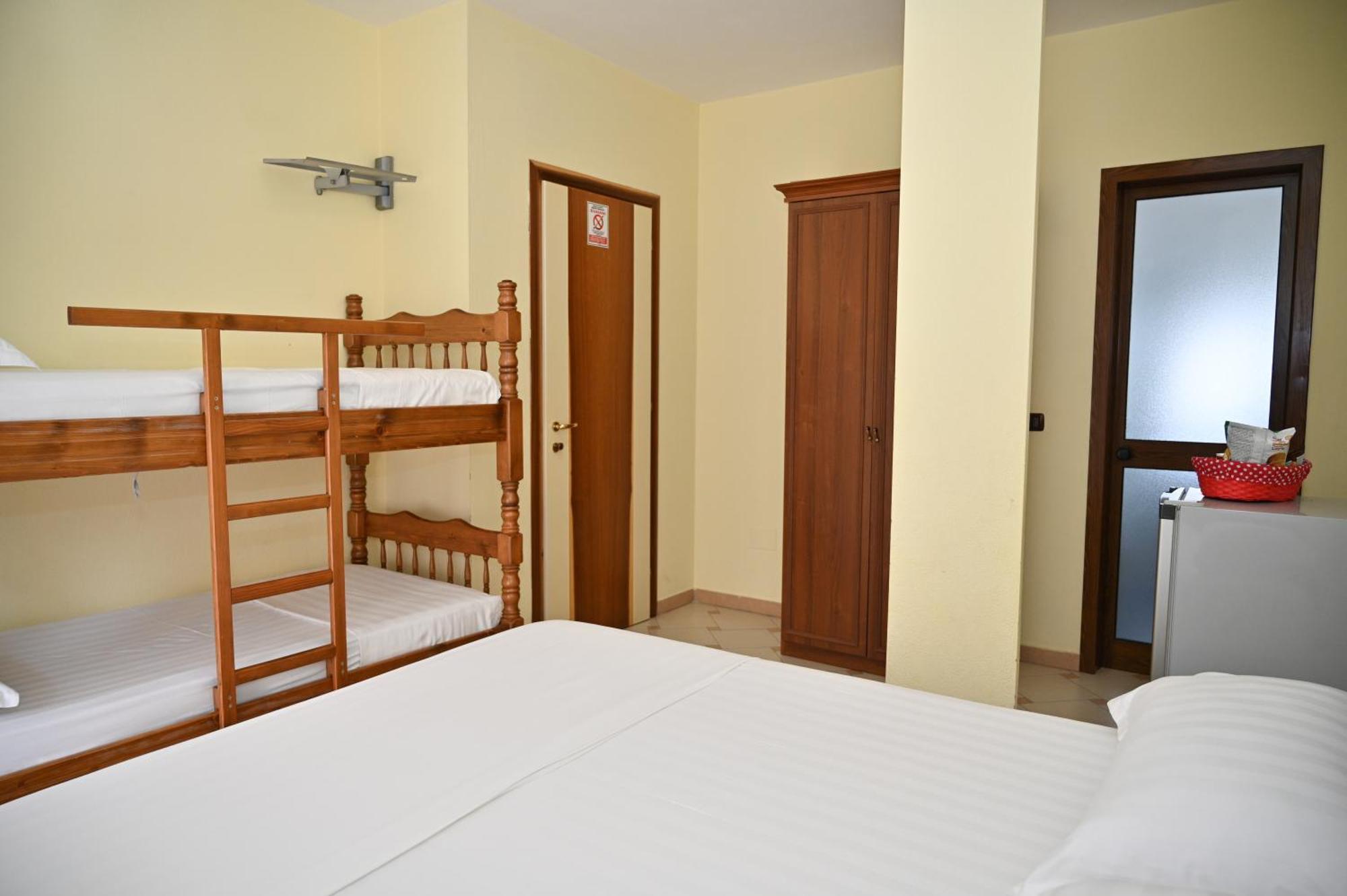 Hotel Vila Emes Durrës Rum bild