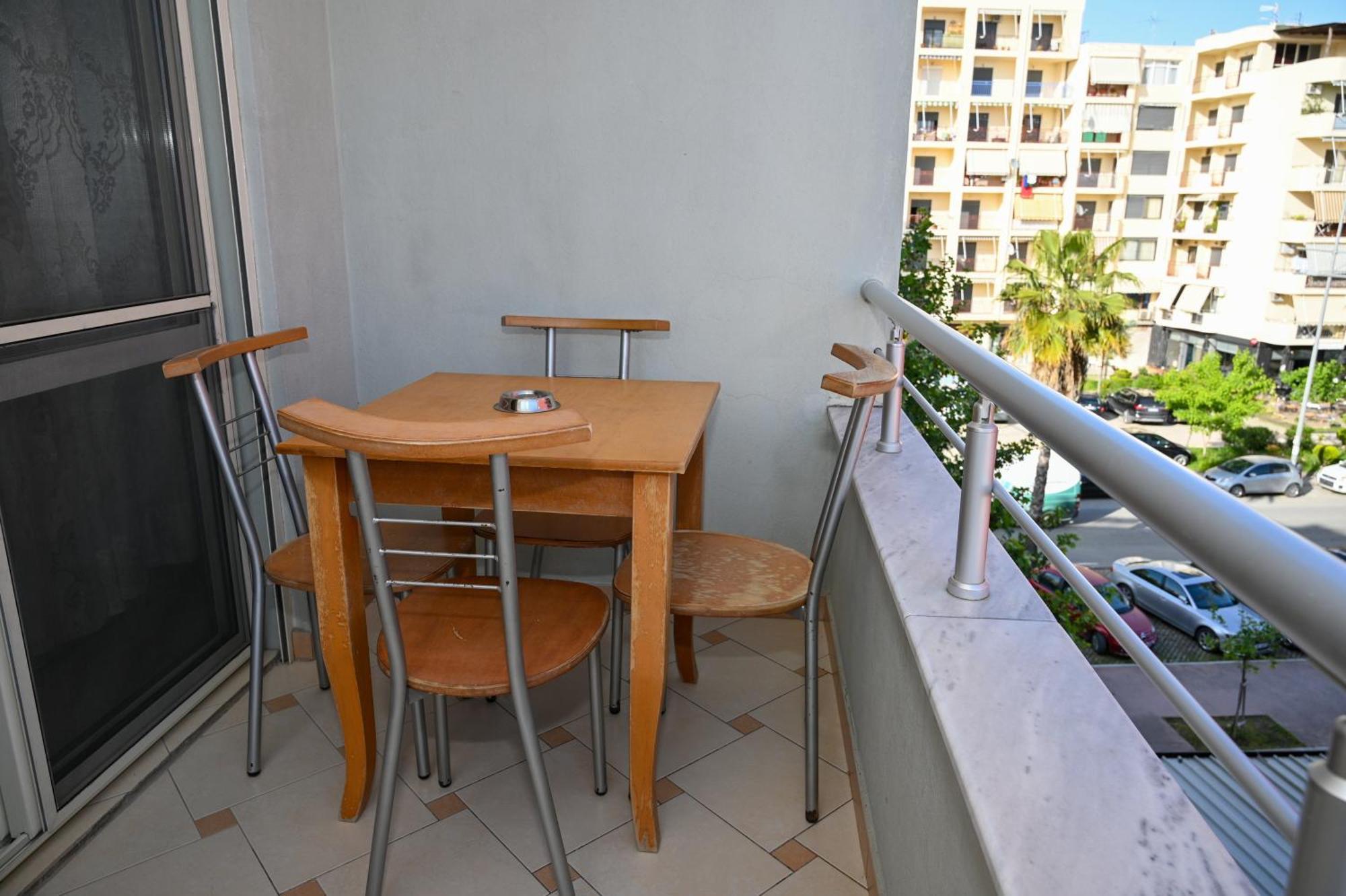 Hotel Vila Emes Durrës Rum bild