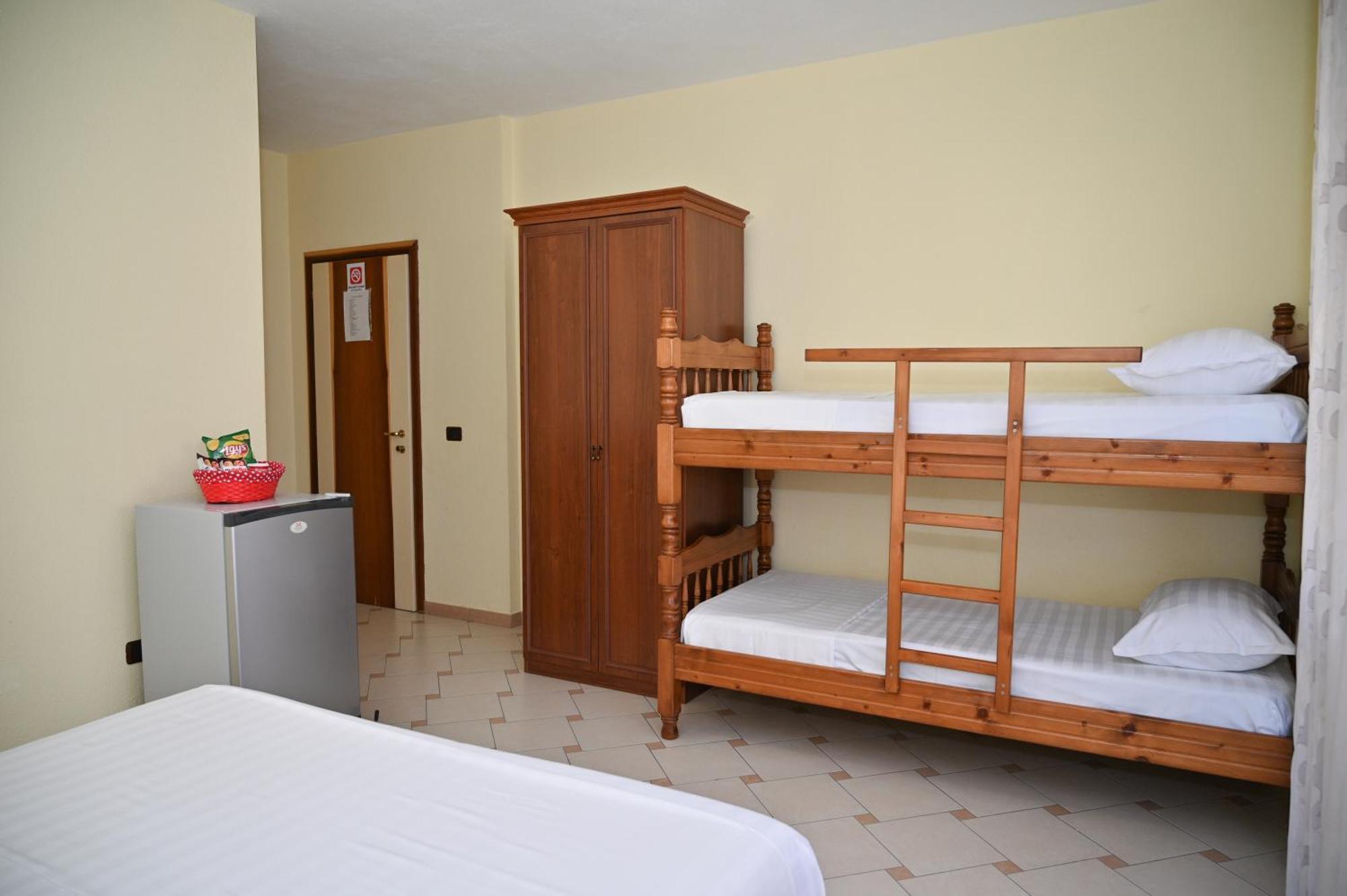 Hotel Vila Emes Durrës Rum bild