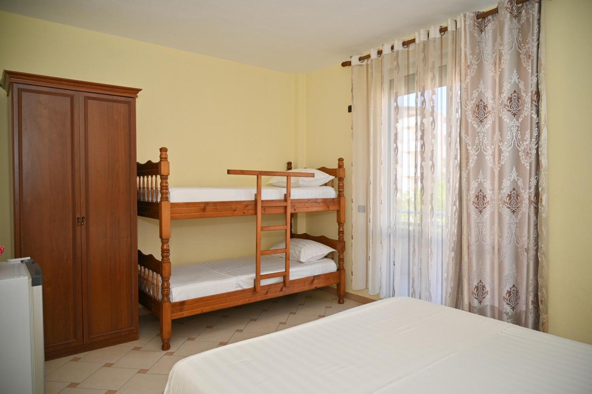 Hotel Vila Emes Durrës Rum bild