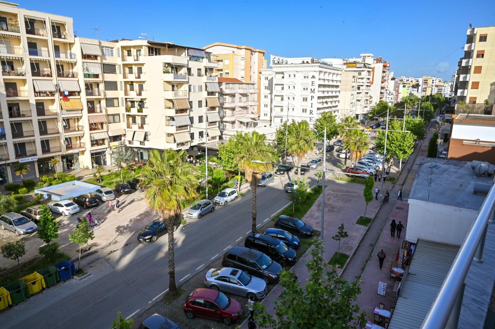 Hotel Vila Emes Durrës Exteriör bild