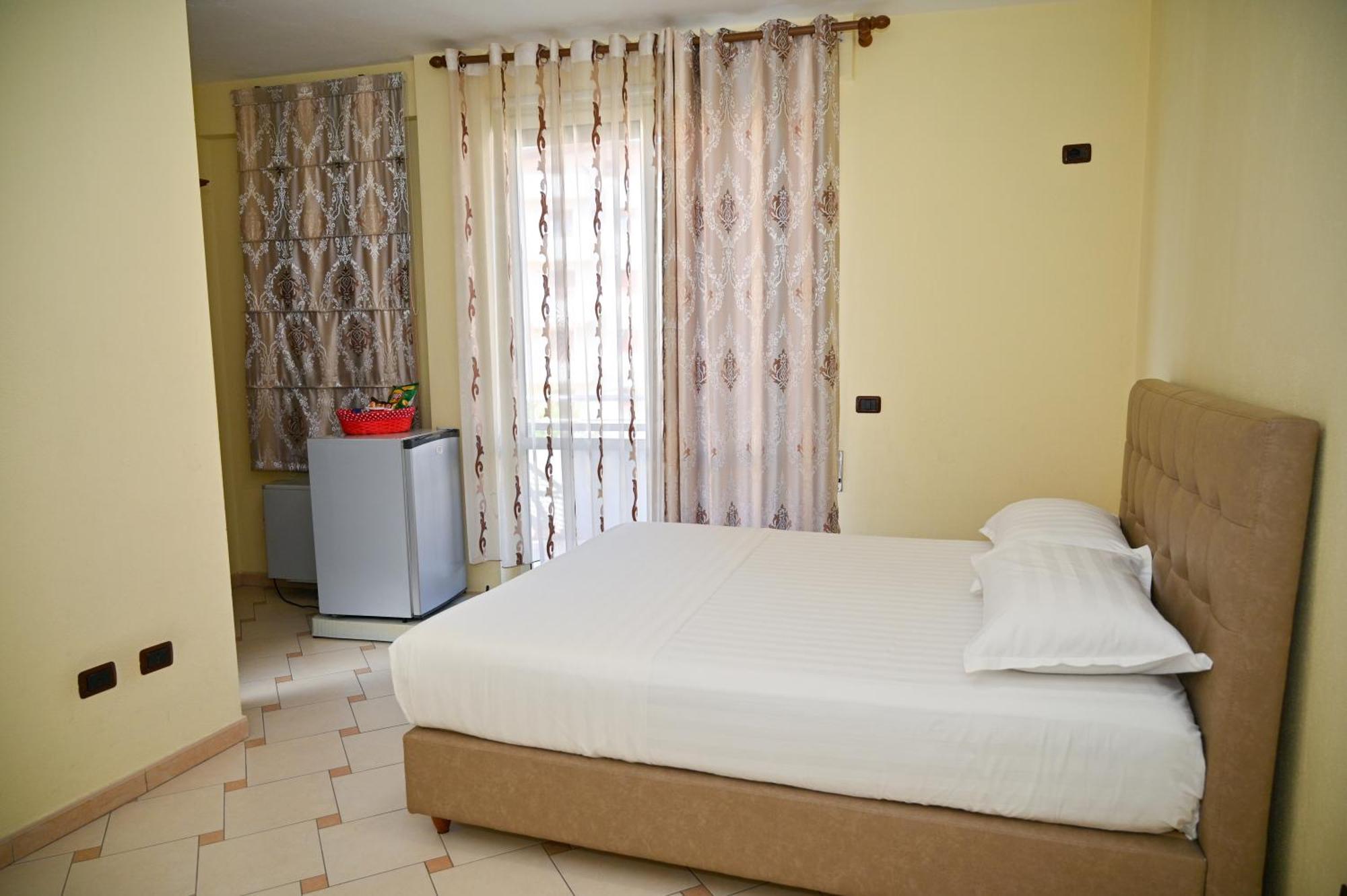 Hotel Vila Emes Durrës Rum bild
