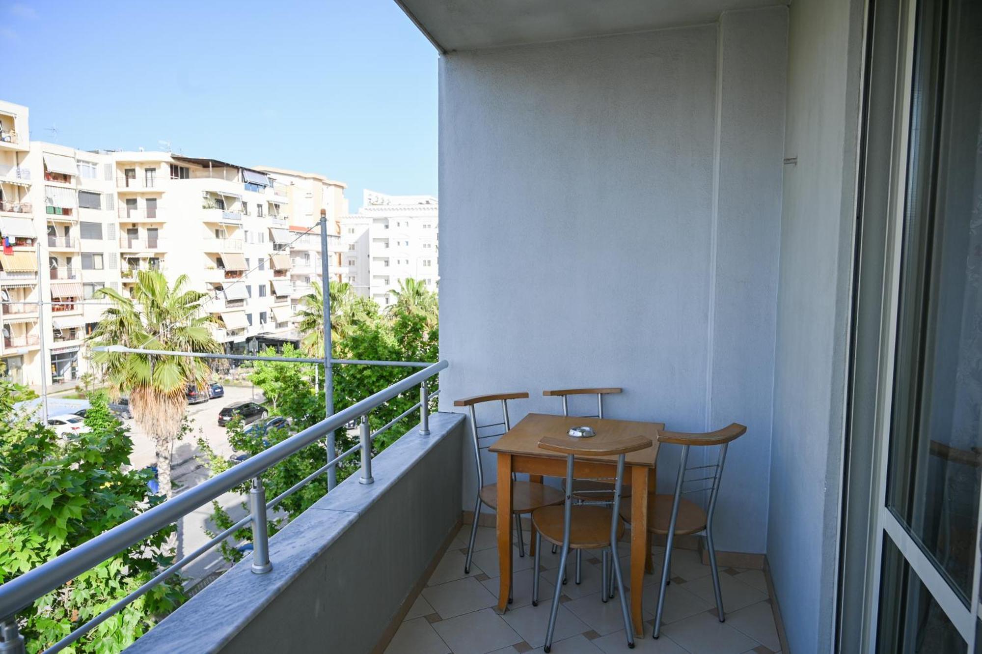 Hotel Vila Emes Durrës Exteriör bild
