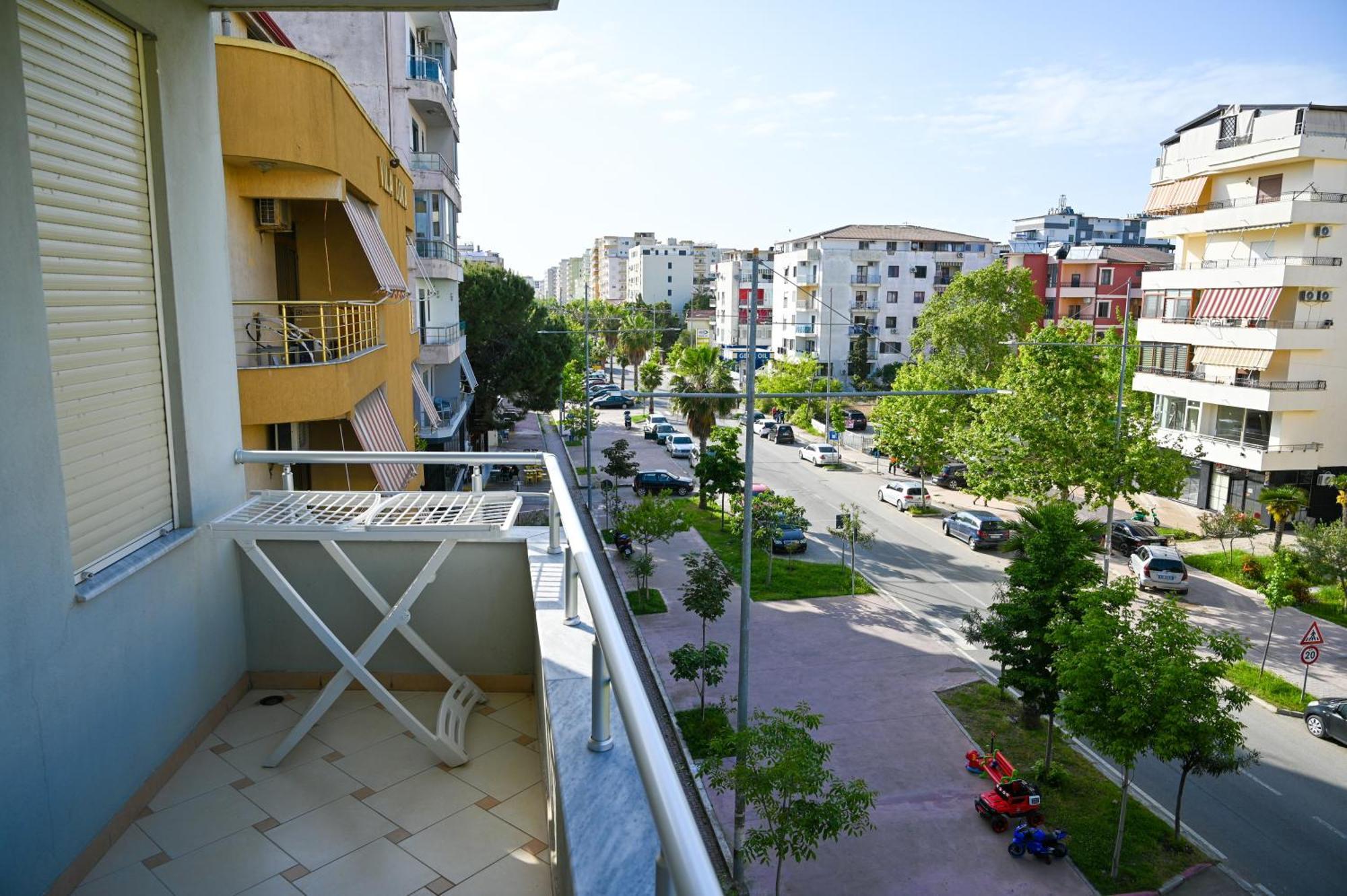 Hotel Vila Emes Durrës Exteriör bild