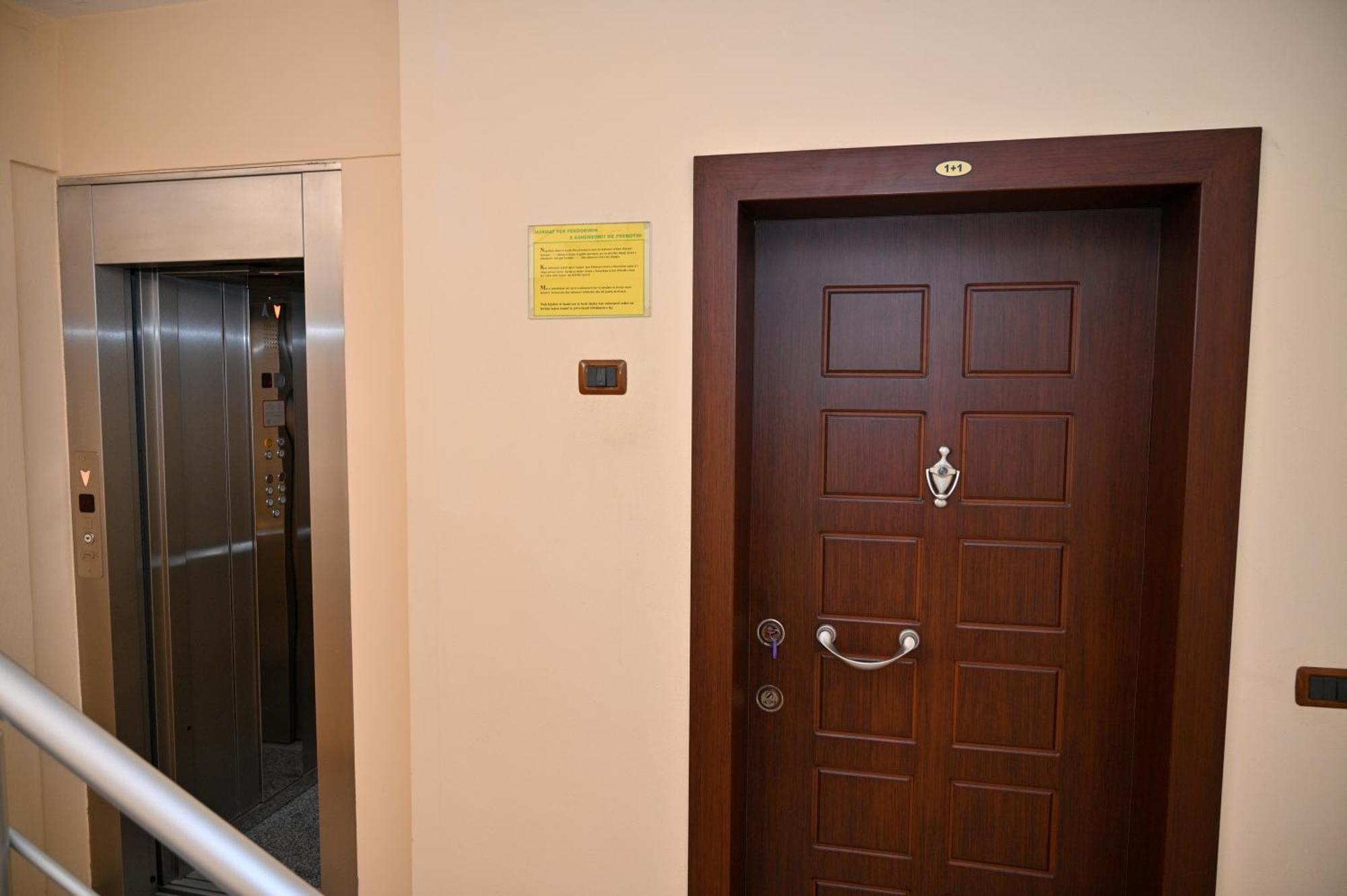 Hotel Vila Emes Durrës Exteriör bild