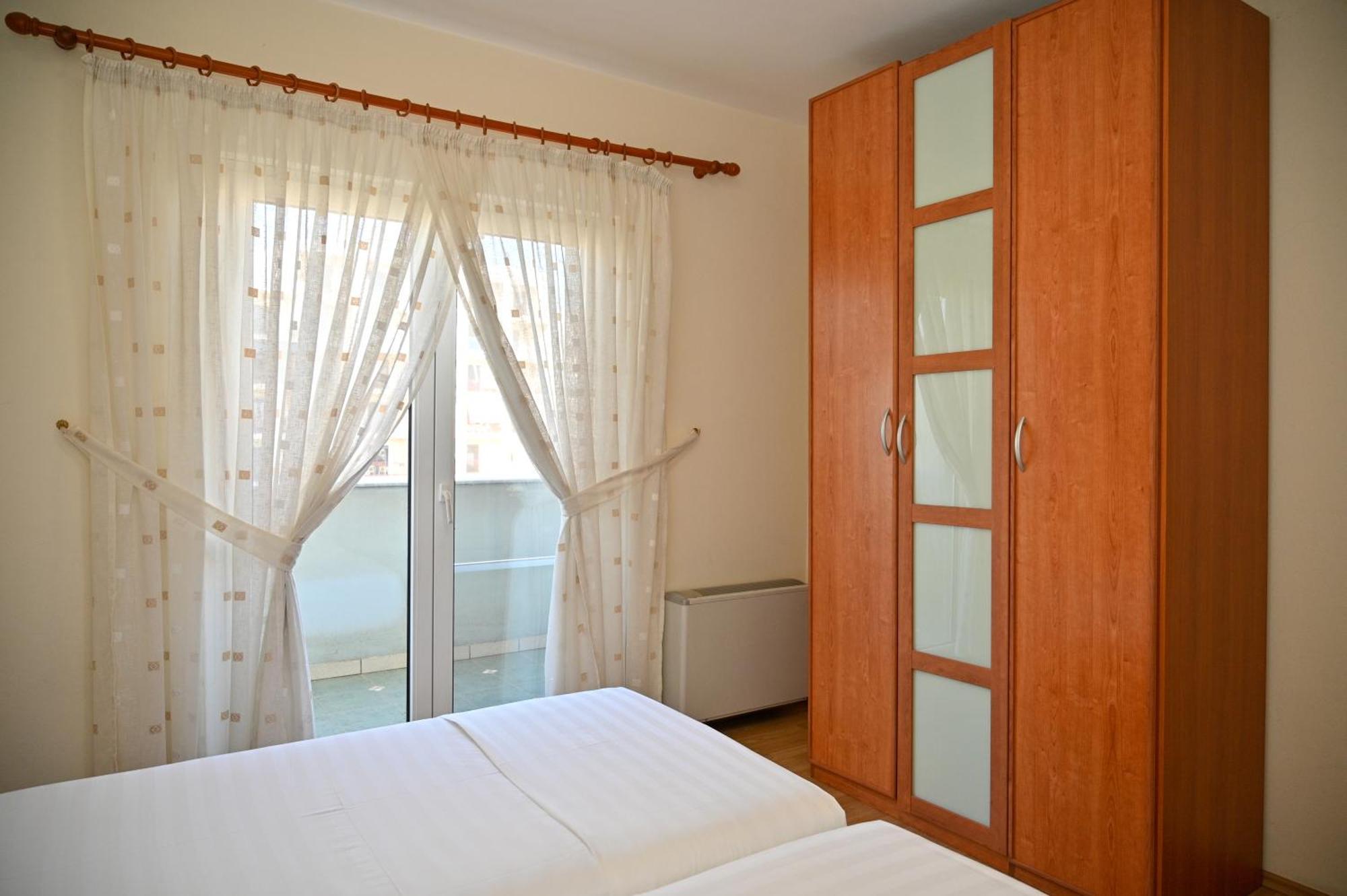 Hotel Vila Emes Durrës Exteriör bild