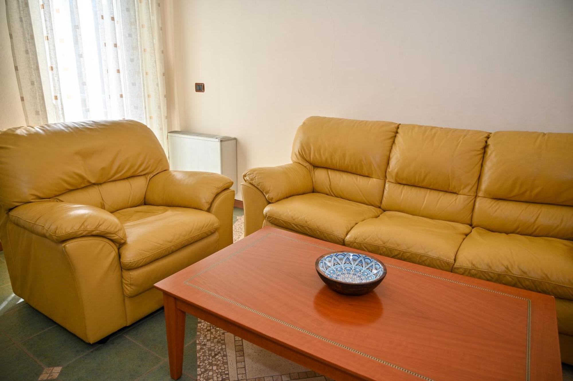 Hotel Vila Emes Durrës Rum bild