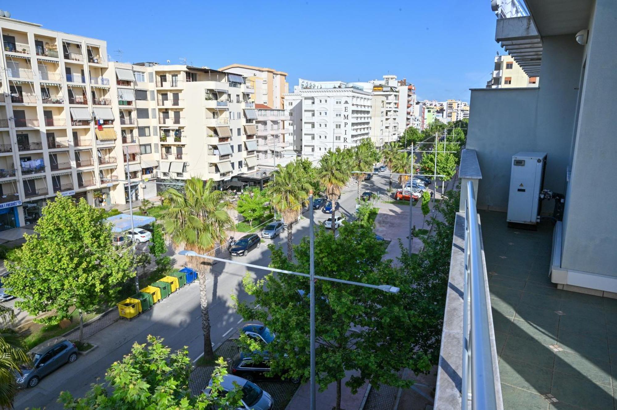 Hotel Vila Emes Durrës Exteriör bild