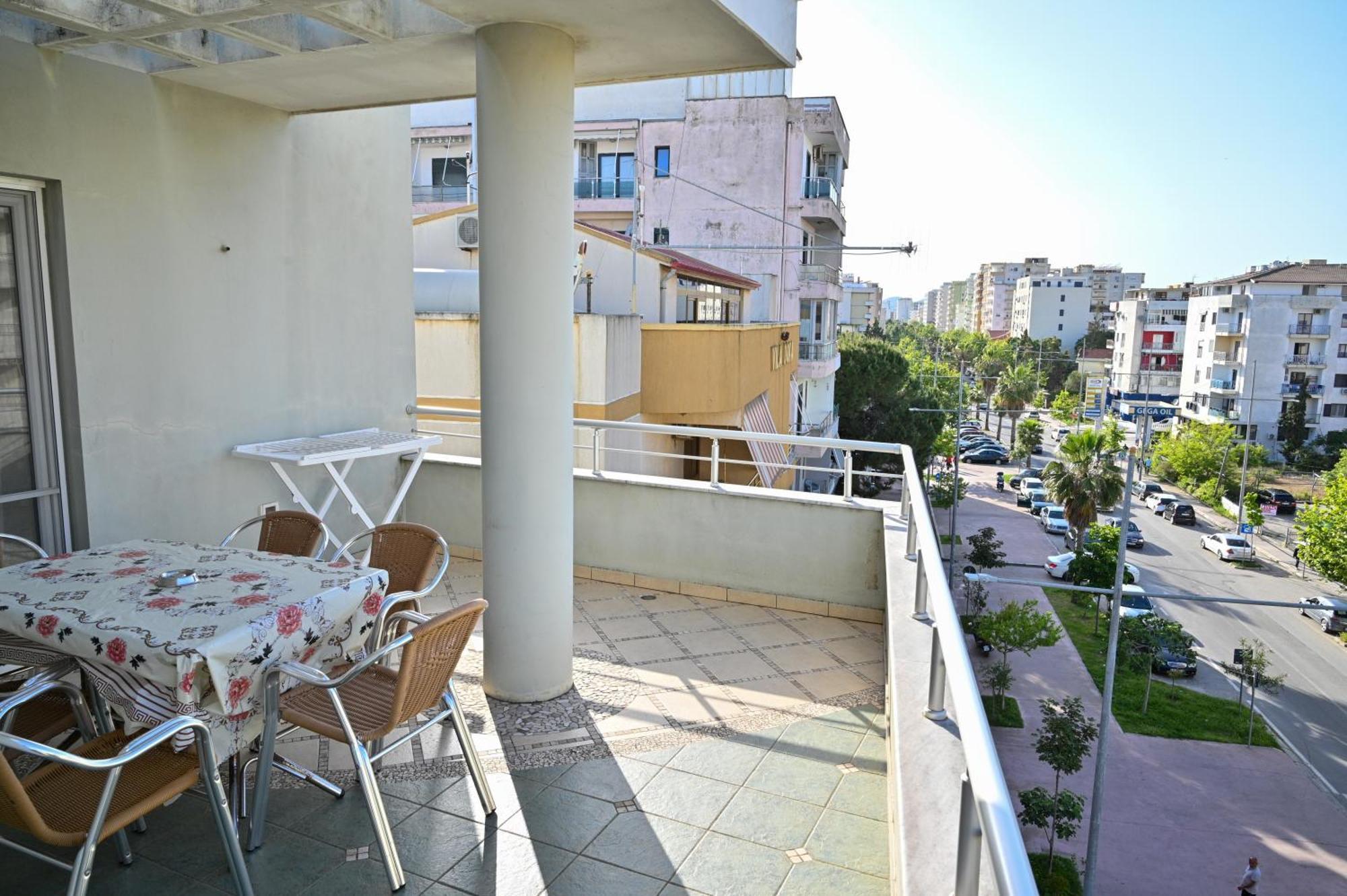 Hotel Vila Emes Durrës Exteriör bild
