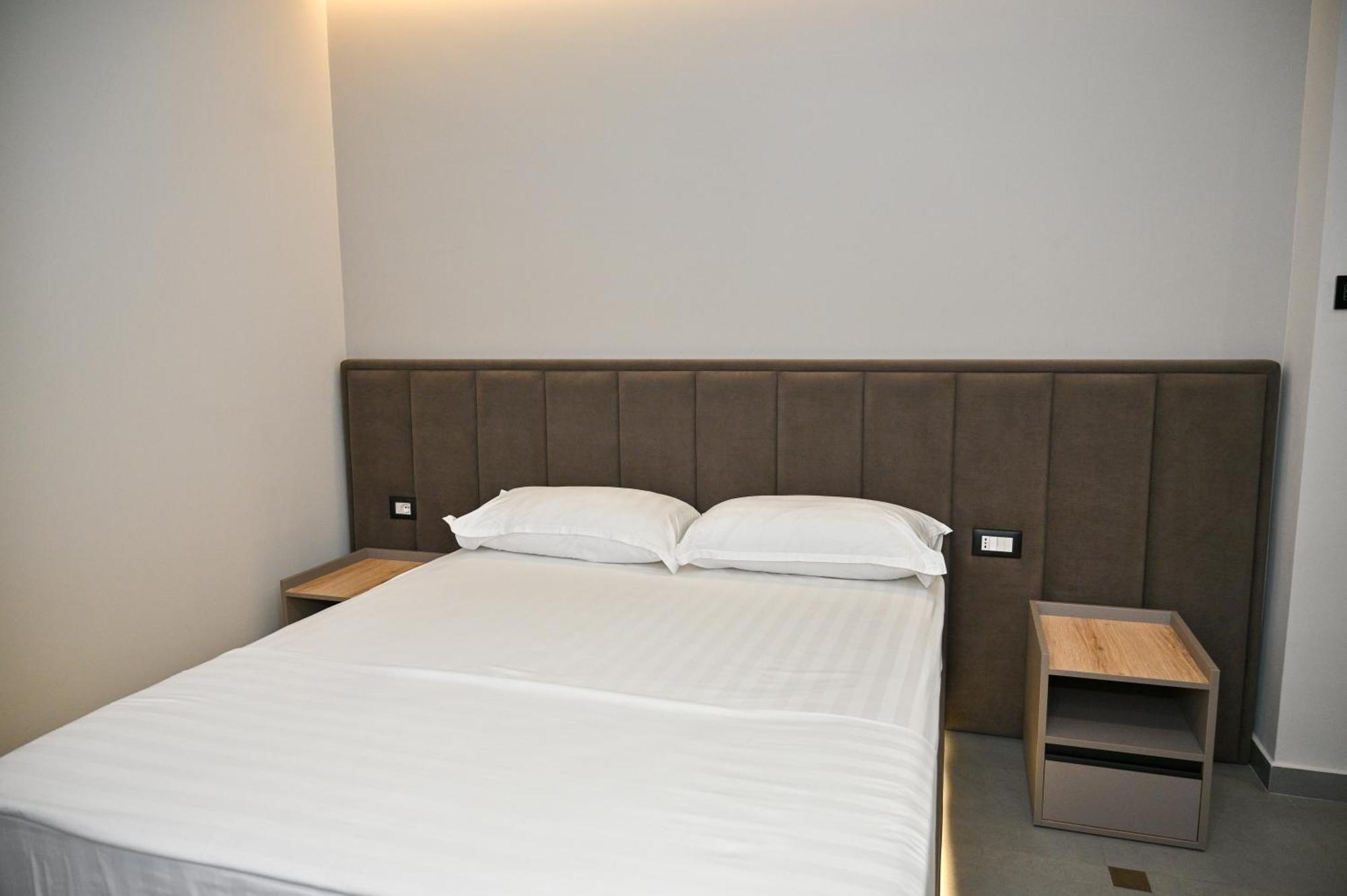 Hotel Vila Emes Durrës Rum bild