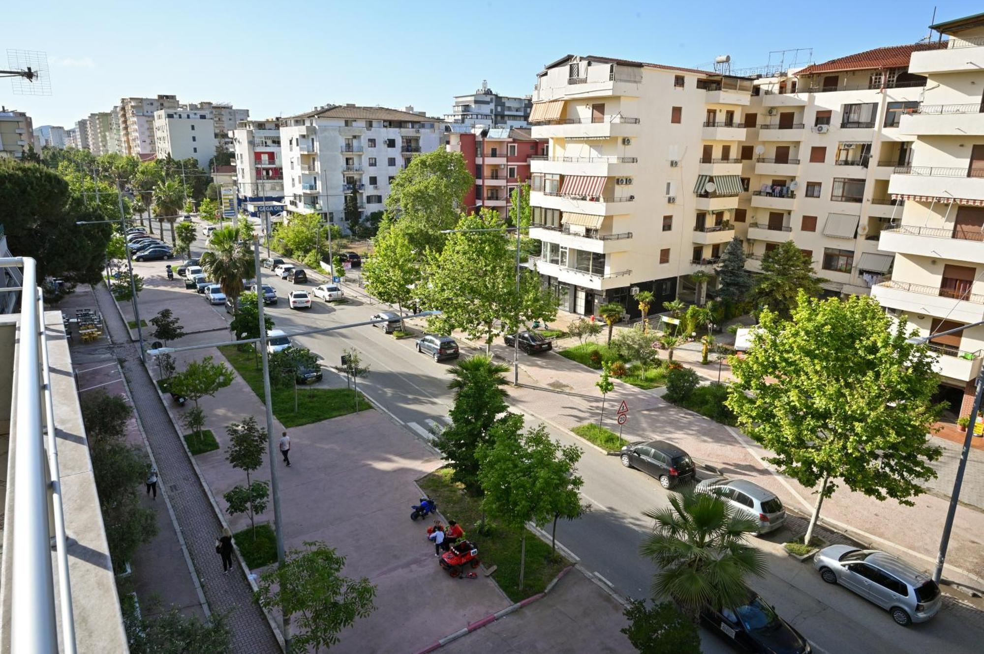 Hotel Vila Emes Durrës Exteriör bild