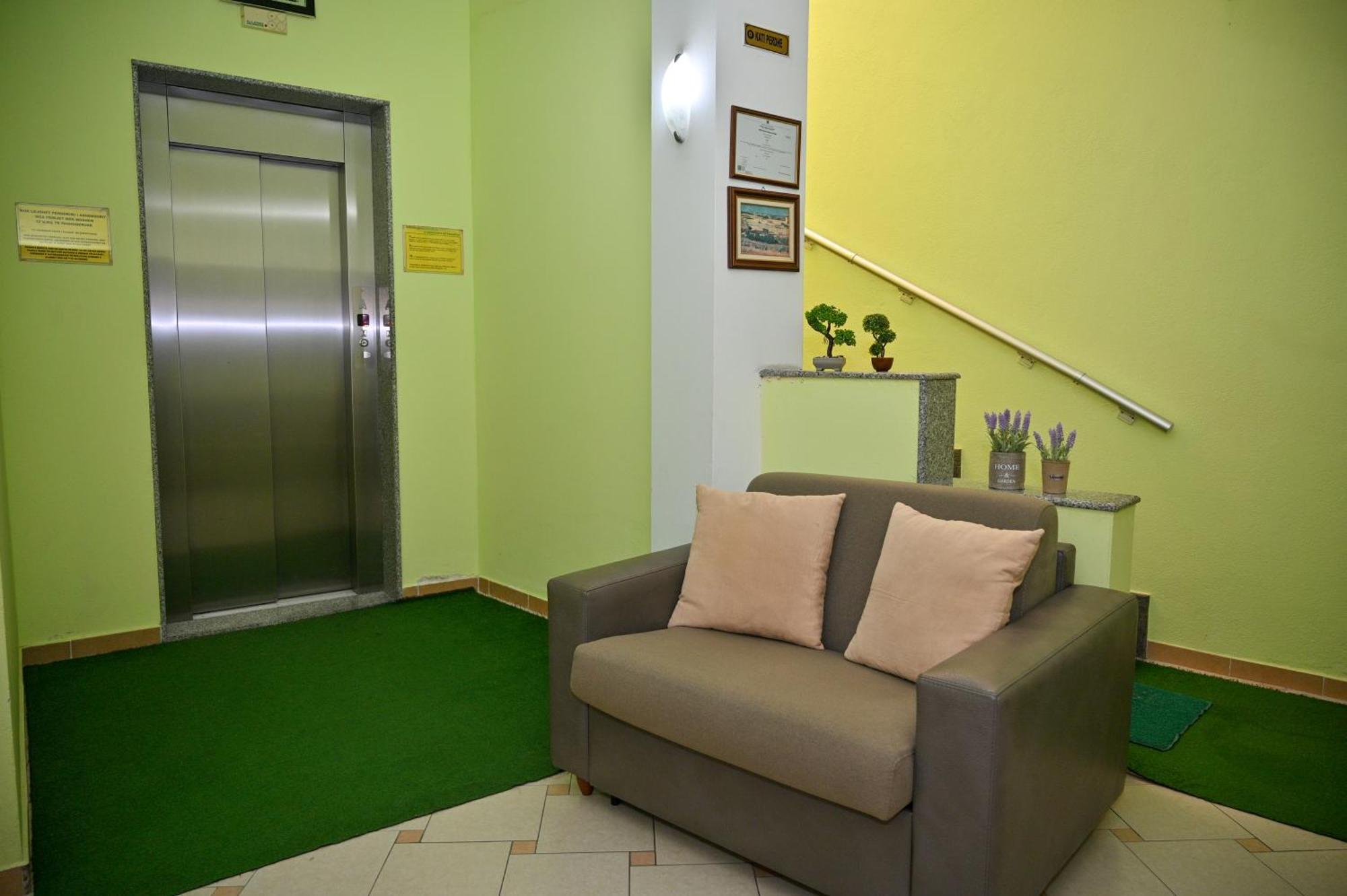 Hotel Vila Emes Durrës Exteriör bild
