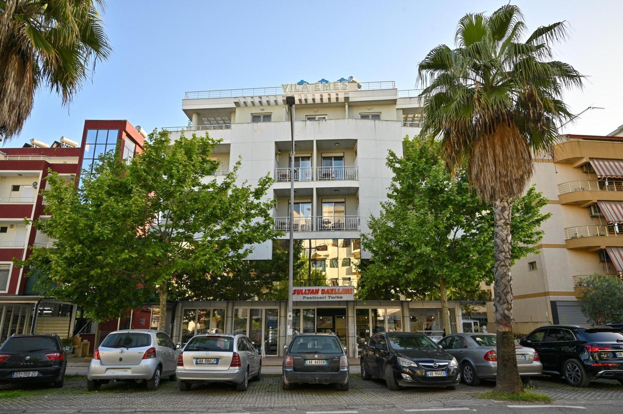 Hotel Vila Emes Durrës Exteriör bild