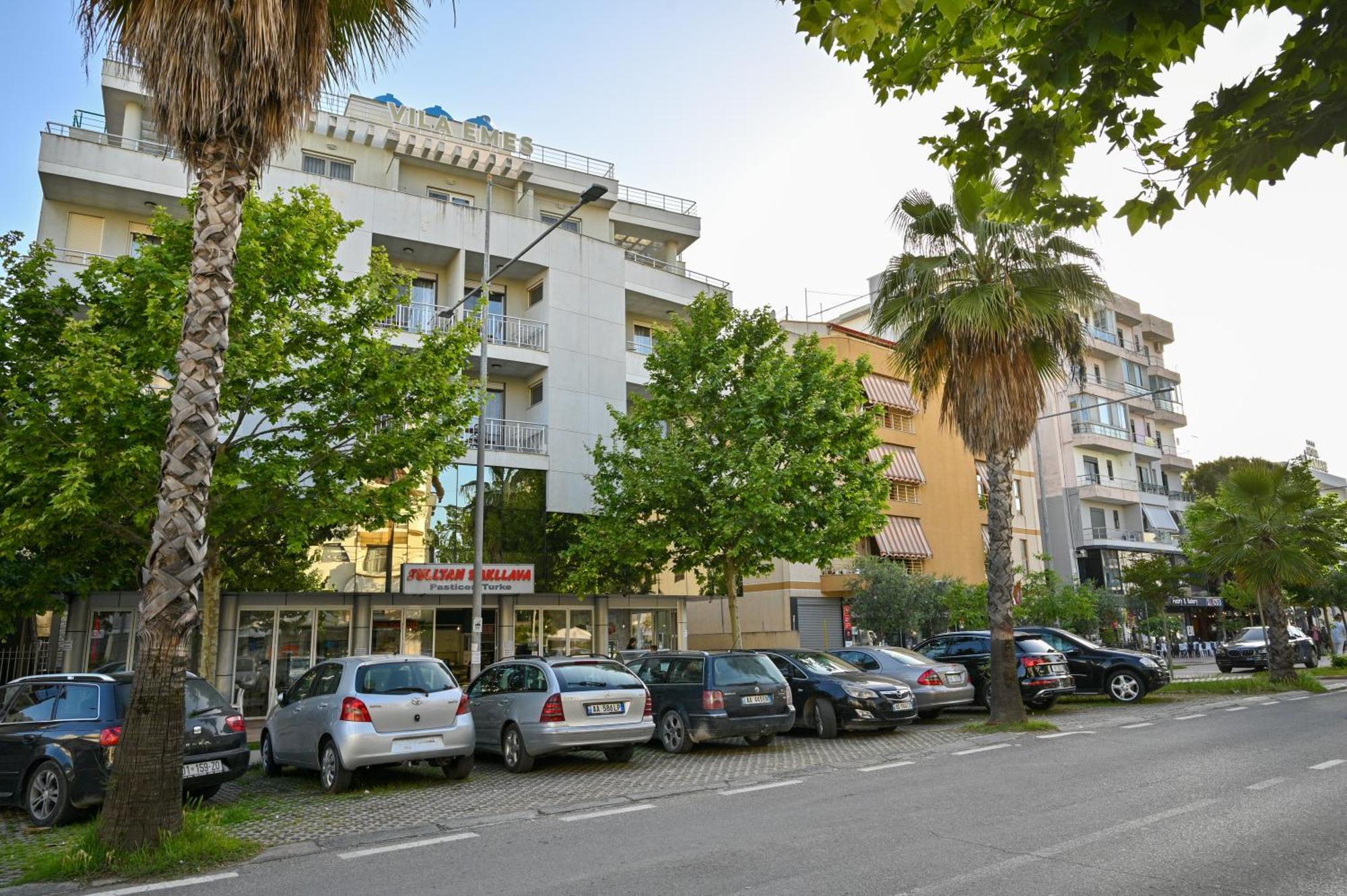 Hotel Vila Emes Durrës Exteriör bild