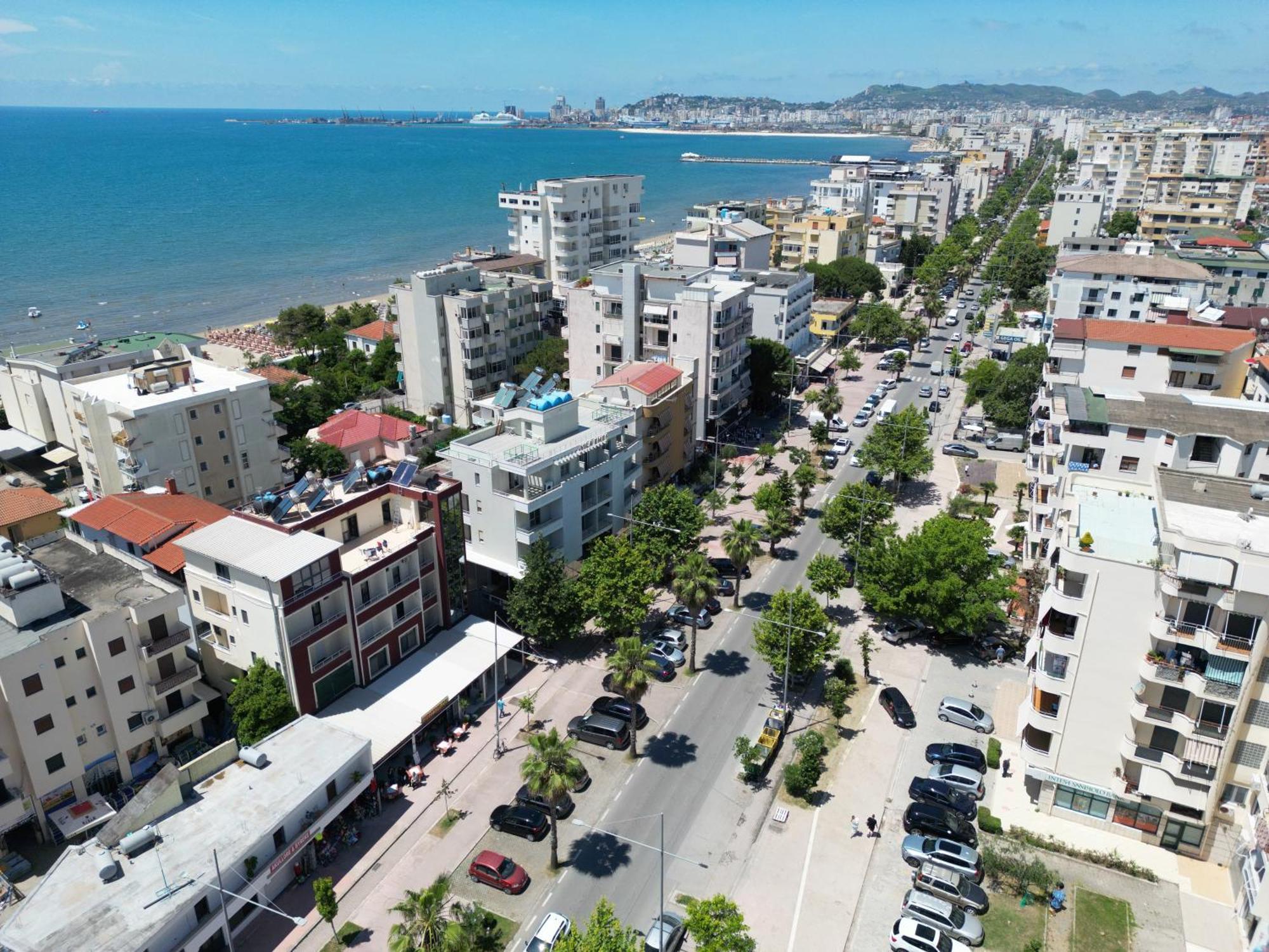 Hotel Vila Emes Durrës Exteriör bild